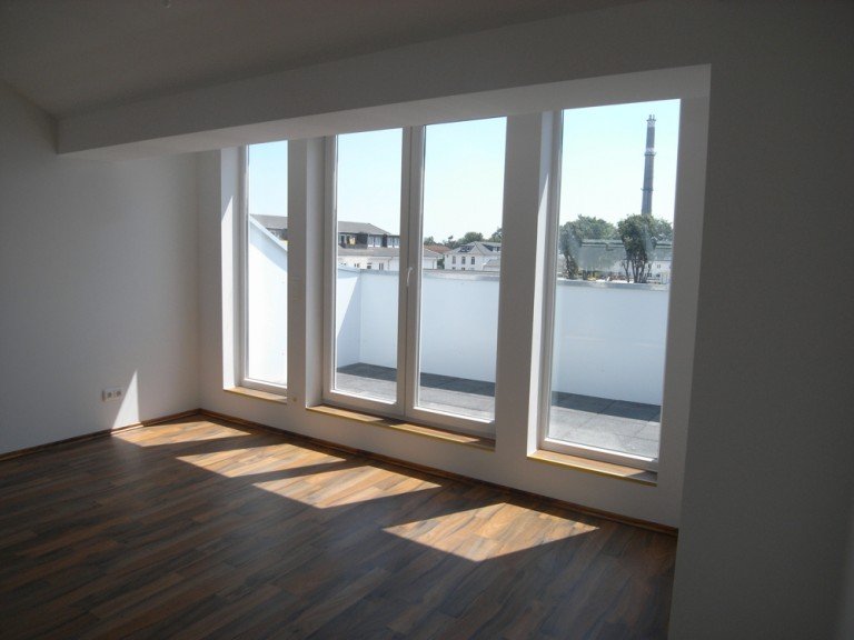 Wohnen mit Blick auf Loggia Werder Maisonettewohnung DG-Wohnung mit S�d-Loggia, FBH, SP sowie Bad mit Wanne, Dusche & Fenster!
