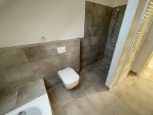 Bad mit WalkInDusche und Badewanne KEIN GAS! Garten, W�rmepumpe, Fu�bodenheizung, Wintergarten, 2 SP! Video in der Anzeige