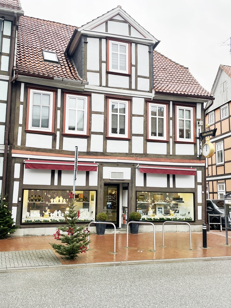 Hausansicht Wohn- / Gesch�ftshaus L�chow