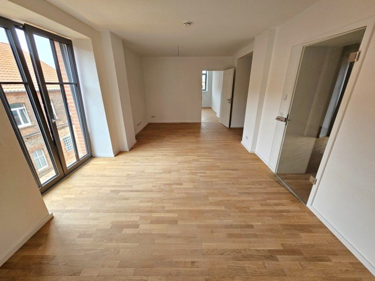 Wohnbereich Magdeburg / Alte Neustadt Etagenwohnung Exklusives Wohnen im Denkmalobjekt - 3 Zimmer, Balkon, Fu�bodenheizung, HWR & Stellplatz inklusive