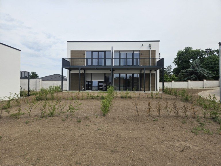 Hausansicht Biederitz / Heyrothsberge Doppelhaush�lfte Familienfreundliches & energieeffizientes Wohnen in moderner Doppelhaush�lfte mit gro�em Garten