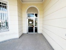 Hauseingang Zentrale Praxisr�ume in �rztevilla in Magdeburg-Stadtfeld: Ideal f�r Ihren beruflichen Erfolg!