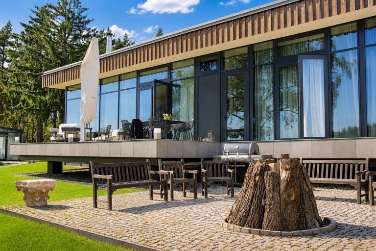 Haupthaus Viereck (Vorpommern) Haus Verborgen im Wald. Vier H�user, ein Badehaus und vollkommene Privatsph�re.