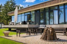Hauptbild Verborgen im Wald. Vier Häuser, ein Badehaus und vollkommene Privatsphäre.