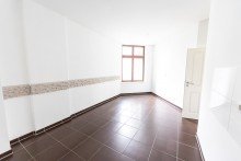 K�chenbereich Gro�z�gige 4-Zimmerwohnung mit Balkon, G�ste-WC, Fu�bodenheizung, Badezimmer mit Wanne und Dusche