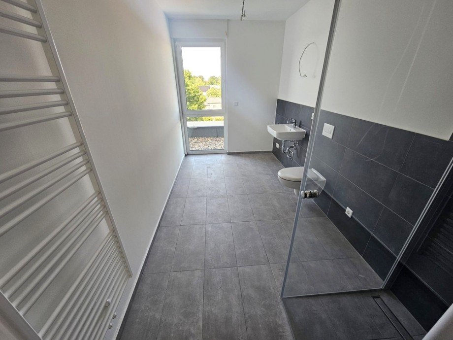 Tageslichtbad mit Walk- In- Dusche Penthousewohnung Biederitz / Heyrothsberge