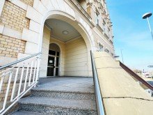 Zugang Haus Zentrale Praxisr�ume in �rztevilla in Magdeburg-Stadtfeld: Ideal f�r Ihren beruflichen Erfolg!