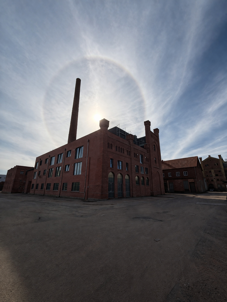 Diamant Fabrik Magdeburg / Alte Neustadt Etagenwohnung Stilvolle 4-Zimmer- mit 2 Dachterrassen, Parkett, Tageslichtbad, Wa+Du und Stellplatz!