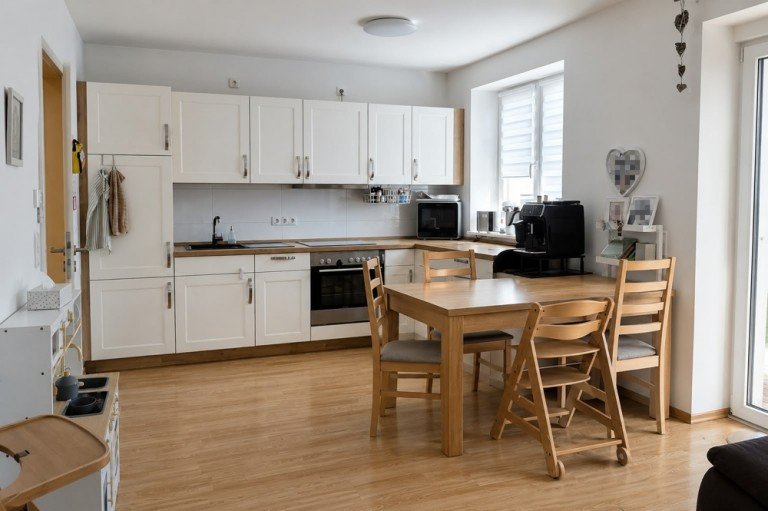 K�che Werder Etagenwohnung OstS�d Balkon, Fu�bodenheizung, Bad mit Wa&Du, 1 Garage+SP!