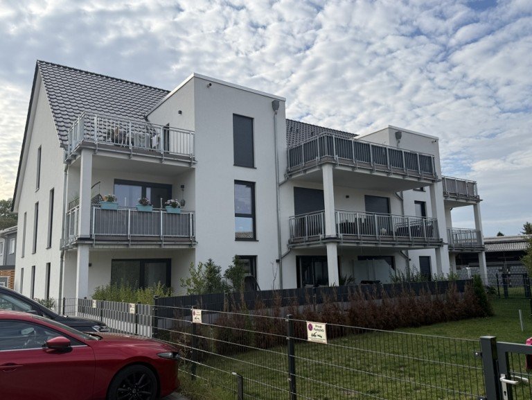 Gartenansicht Wolmirstedt Terrassenwohnung 2 Terrassen, gro�er Garten, offene Wohnk�che, SP!