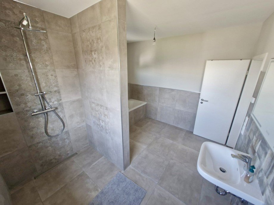 Bad mit Wanne und Dusche Einfamilienhaus Magdeburg / Nordwest