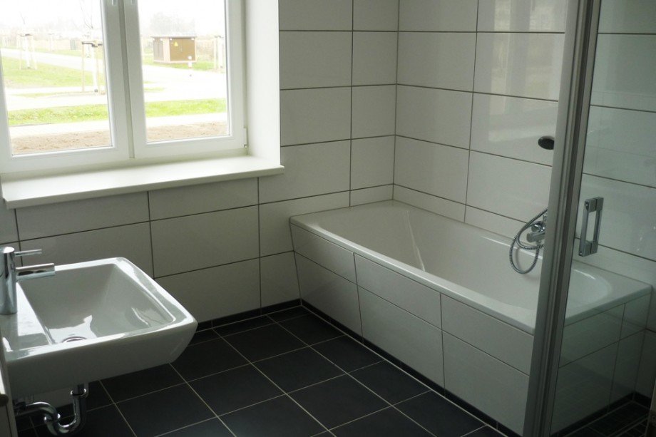 Bad mit Fenster Terrassenwohnung Werder