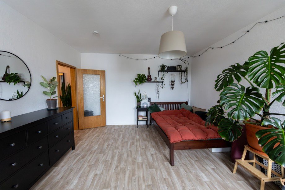 Wohn- und Schlafzimmer Dachgeschosswohnung Magdeburg