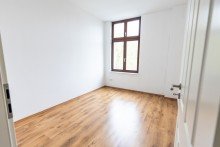 B�ro Gro�z�gige 4-Zimmerwohnung mit Balkon, G�ste-WC, Fu�bodenheizung, Badezimmer mit Wanne und Dusche