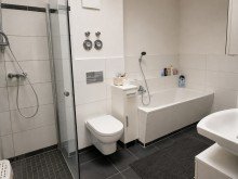 Bad mit Wanne und Dusche OstS�d Balkon, Fu�bodenheizung, Bad mit Wa&Du, 1 Garage+SP!