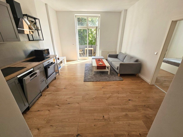 Wohnzimmer Magdeburg Etagenwohnung Idyllisches Wohnen in sanierter Gr�nderzeit- Villa inkl. 2 Zimmer + Balkon + Bad mit Dusche+ Laminat