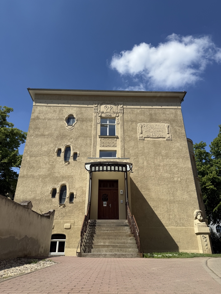Hauseingang Souterrainwohnung Magdeburg