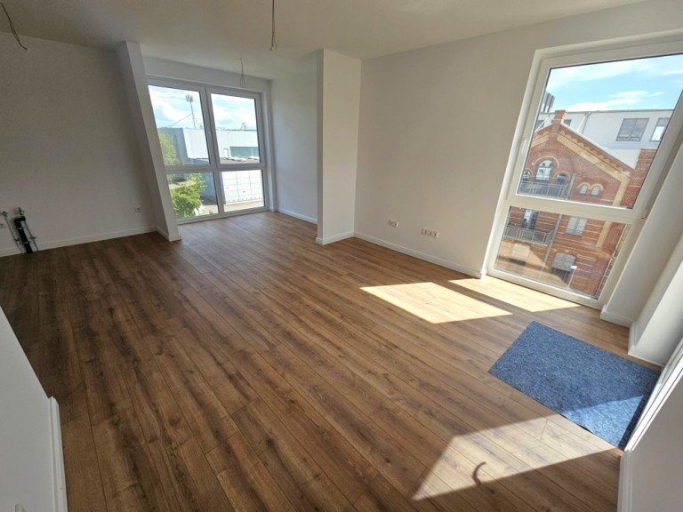 Wohn- und K�chenbereich Magdeburg / Alte Neustadt Penthousewohnung Energieeffiziente 2-Zimmerwohnung mit Penthouse-Charakter|Balkon|Aufzug| Stellplatz|Tageslichtbad