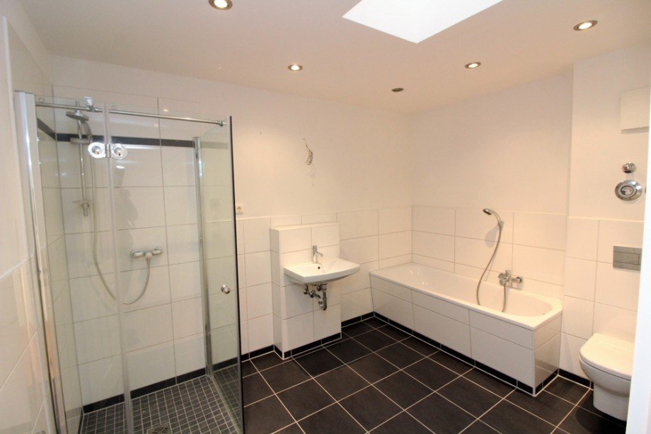 Badewanne und Dusche Etagenwohnung Werder