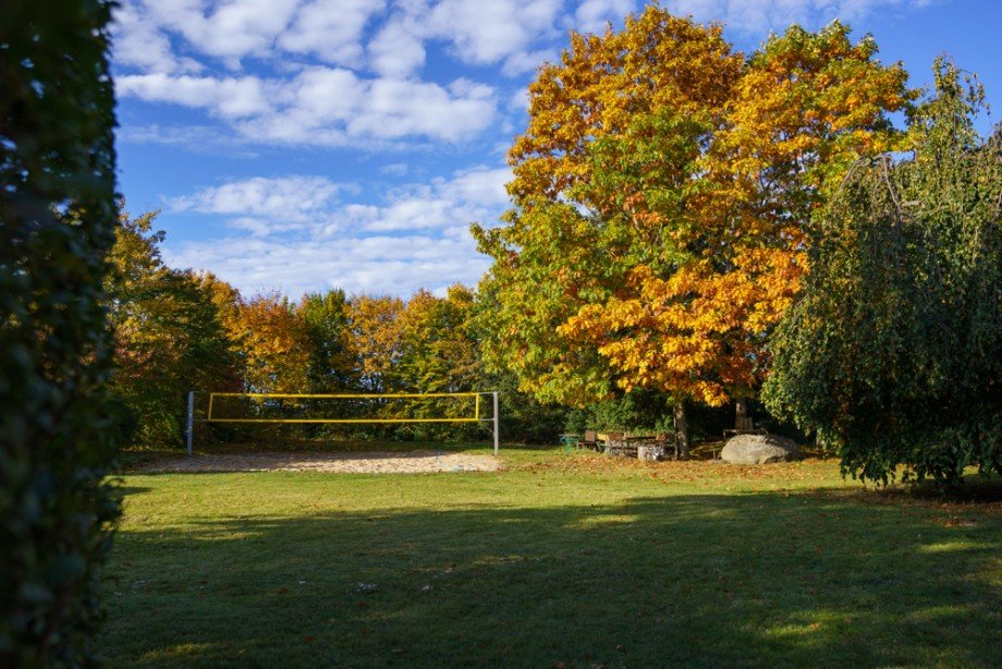 Blick gen Volleyballspielfeld Einfamilienhaus Grabow