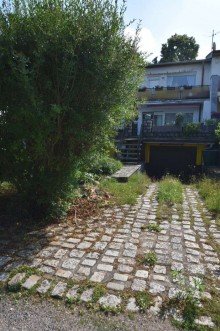 Zufahrt Garage Solide Kapitalanlage mit bestehendem Mietverh�ltnis, Balkon & Terrasse in Magdeburg-Ottersleben