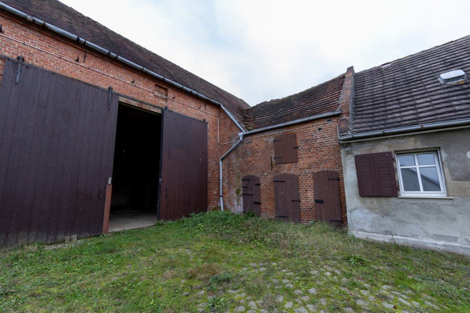Eingang Scheune Resthof Burg / Niegripp