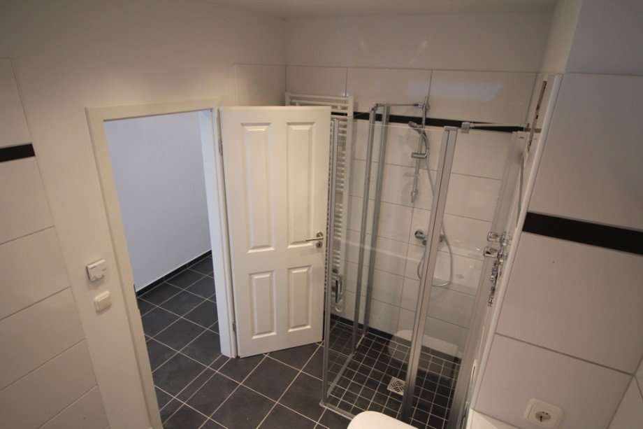 Bad mit Dusche und Wanne Erdgeschosswohnung Werder