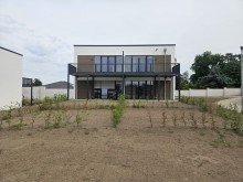 Hausansicht Energieeffizientes Wohnen in ruhiger Lage - Hochwertige 3-Zimmerwohnung mit Balkon & Garten & SP