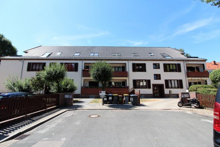 Frontansicht Magdeburg Dachgeschosswohnung Wundersch�ne Dachgeschosswohnung mit viel Charme! Bad mit Wanne und Dusche! Keller! Stellplatz!