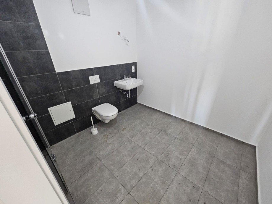 Hochwertige Terrassenwohnung mit drei Zimmern|Stellplatz|Bad mit Dusche|Rollladen|Abstellraum - Photo 3