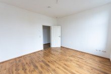 Elternschlafzimmer Gro�z�gige 4-Zimmerwohnung mit Balkon, G�ste-WC, Fu�bodenheizung, Badezimmer mit Wanne und Dusche