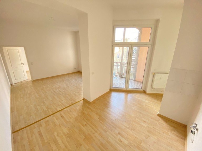 Wohn-/ K�chenbereich Magdeburg Etagenwohnung Zentrumsnah, unweit der Uniklinik mit offener K�che, Balkon, modernem Wannenbad und Abstellraum!
